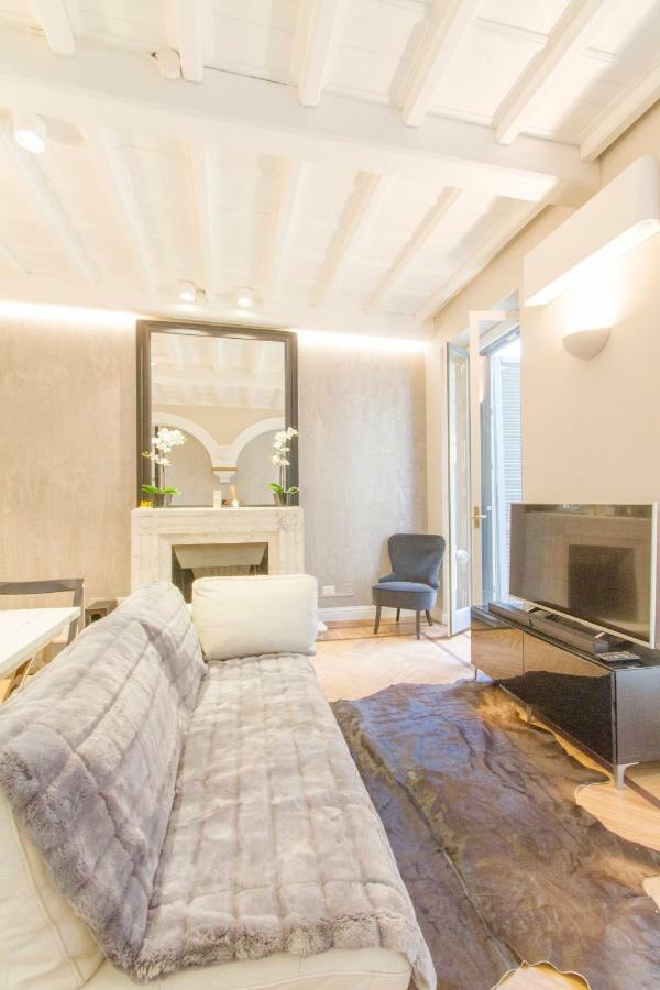 Elegante e completamente arredato apt in Duomo Milano Eksteriør billede